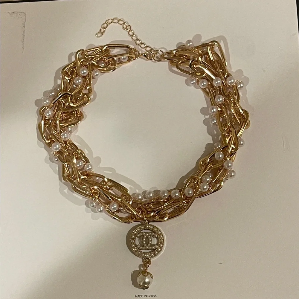 Chanel Gold and Pearl pendant Necklace Choker - Picture 7 of 12